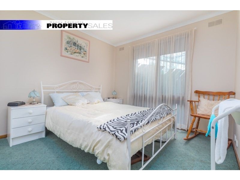 30 Randall Crescent, Moe VIC 3825