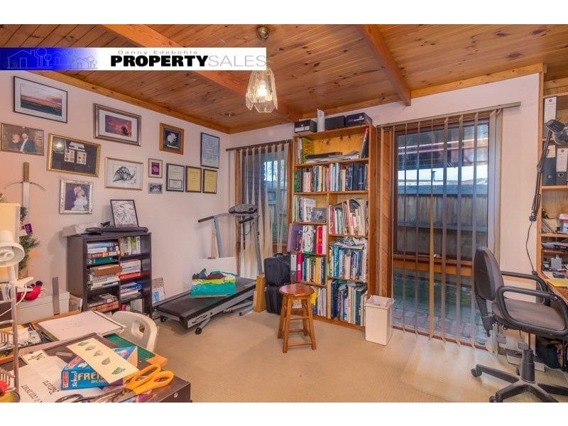 30 Randall Crescent, Moe VIC 3825