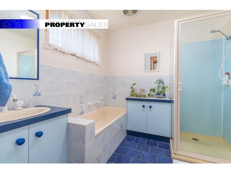 30 Randall Crescent, Moe VIC 3825