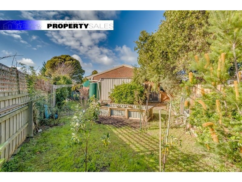 30 Randall Crescent, Moe VIC 3825