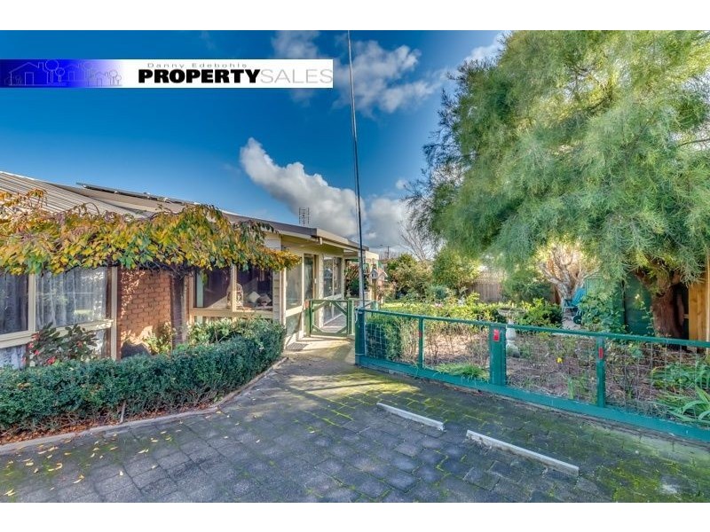 30 Randall Crescent, Moe VIC 3825