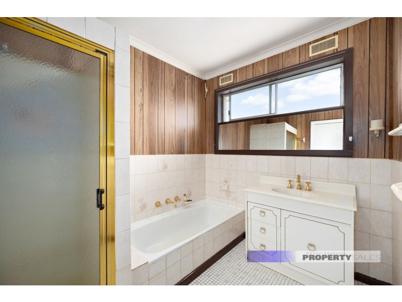 6 Peer Street, Moe VIC 3825