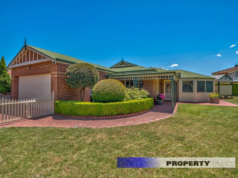 6 Kennedy Court, Newborough VIC 3825