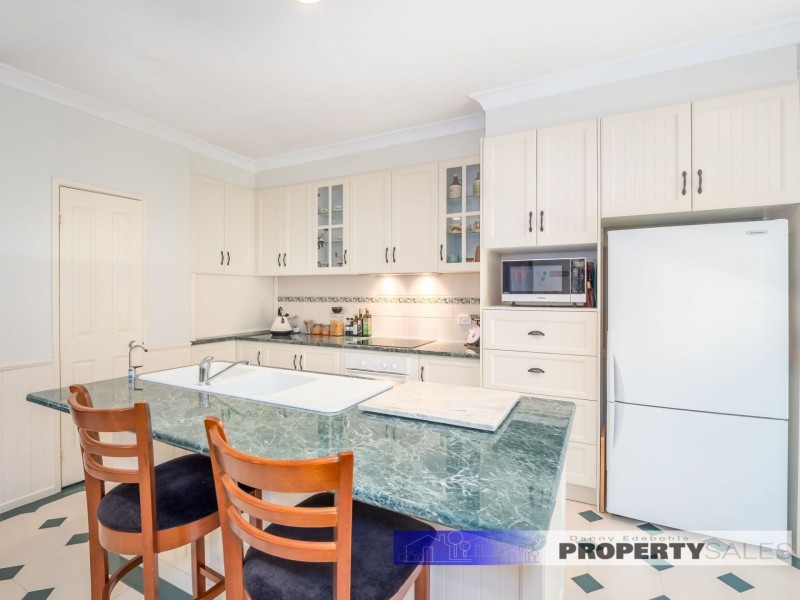 6 Kennedy Court, Newborough VIC 3825