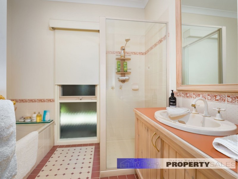 6 Kennedy Court, Newborough VIC 3825