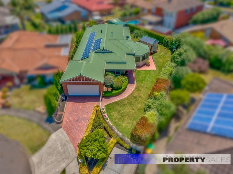 6 Kennedy Court, Newborough VIC 3825