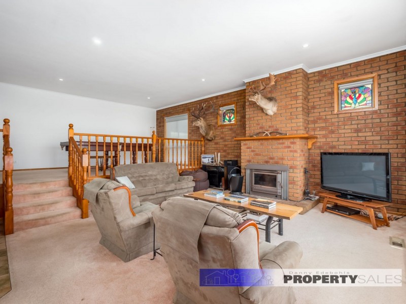 49 Dinwoodie Drive, Newborough VIC 3825