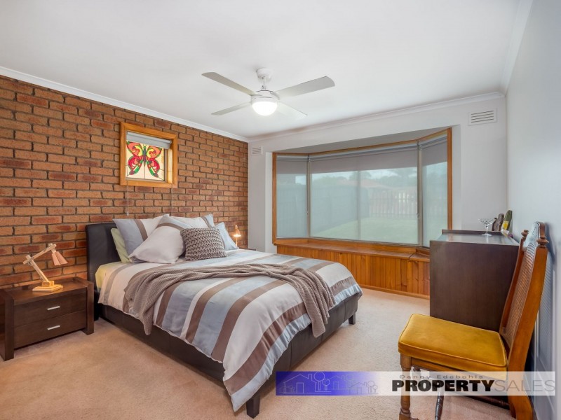 49 Dinwoodie Drive, Newborough VIC 3825