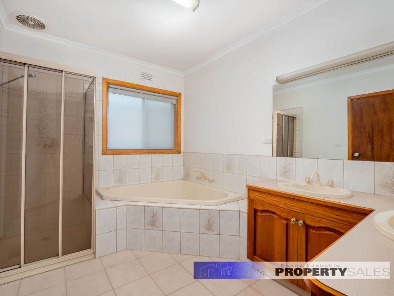 49 Dinwoodie Drive, Newborough VIC 3825