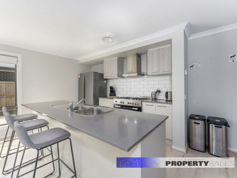 8 St Helena Way, Moe VIC 3825