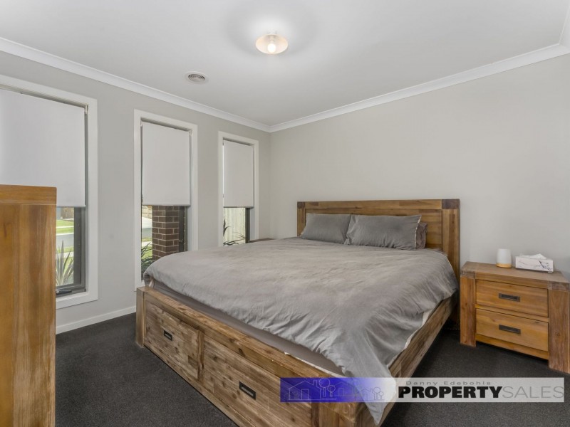 8 St Helena Way, Moe VIC 3825