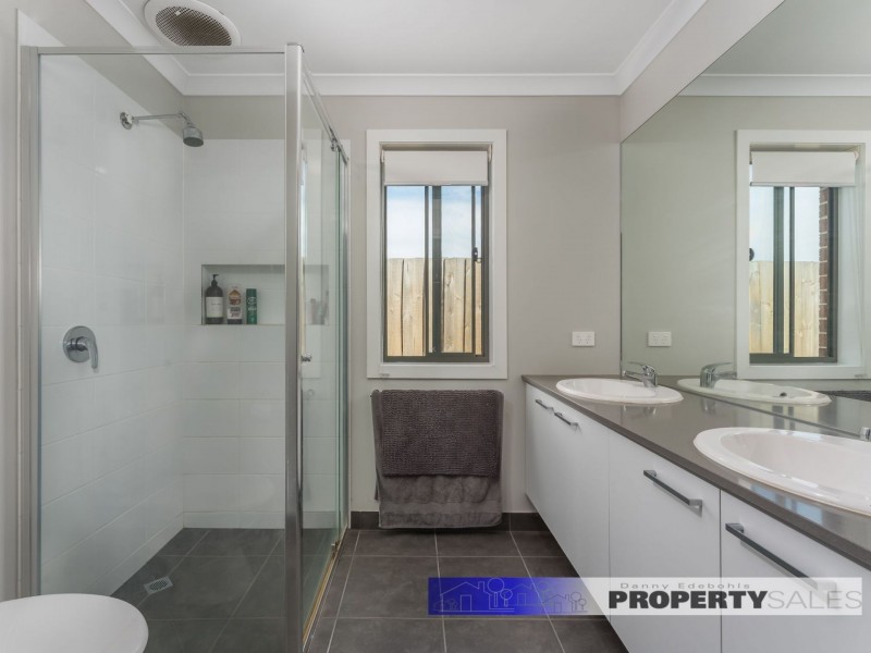 8 St Helena Way, Moe VIC 3825