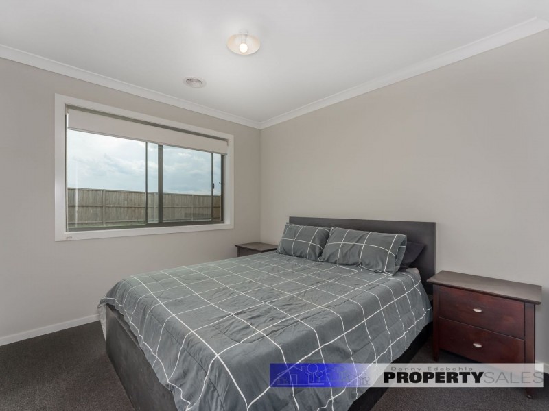 8 St Helena Way, Moe VIC 3825