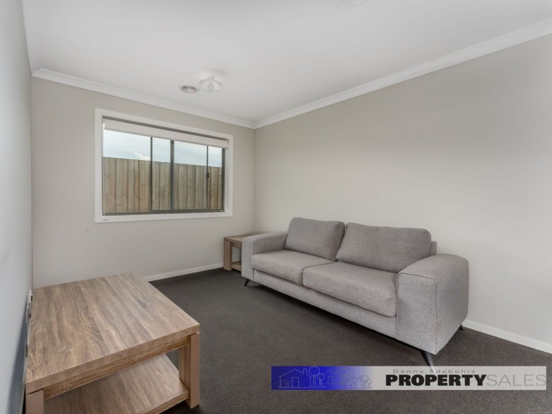 8 St Helena Way, Moe VIC 3825
