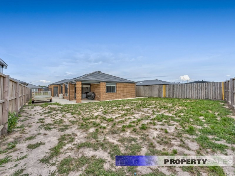 8 St Helena Way, Moe VIC 3825