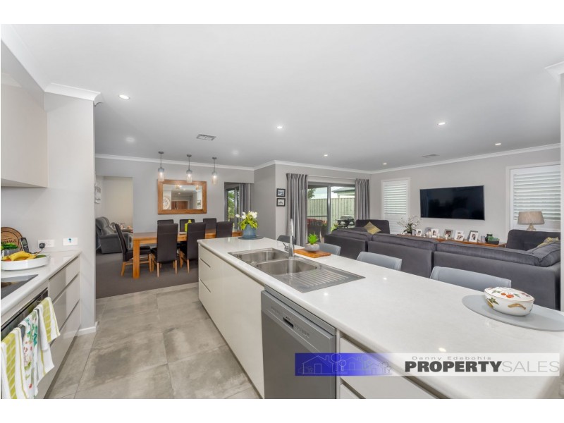 11 Avoca Place, Moe VIC 3825