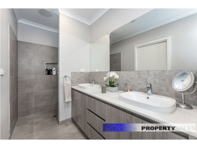 11 Avoca Place, Moe VIC 3825