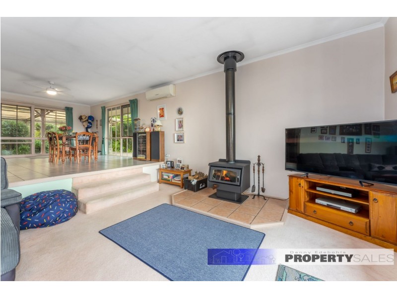 40 Yasmin Drive, Hernes Oak VIC 3825