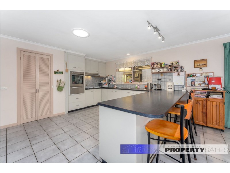 40 Yasmin Drive, Hernes Oak VIC 3825