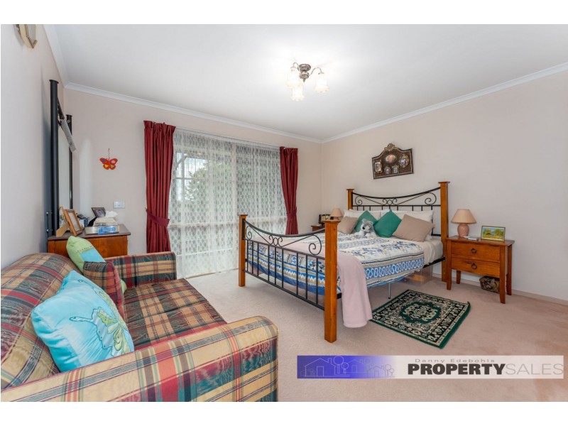 40 Yasmin Drive, Hernes Oak VIC 3825