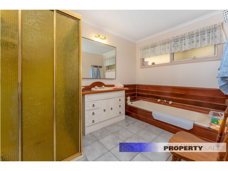 40 Yasmin Drive, Hernes Oak VIC 3825