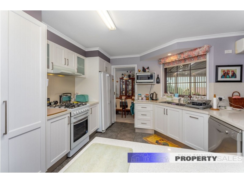 33 Scorpio Drive, Moe VIC 3825