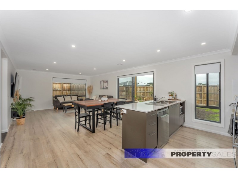 1 St Helena Way, Moe VIC 3825