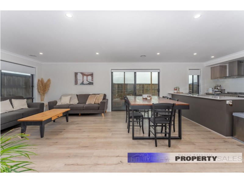 1 St Helena Way, Moe VIC 3825