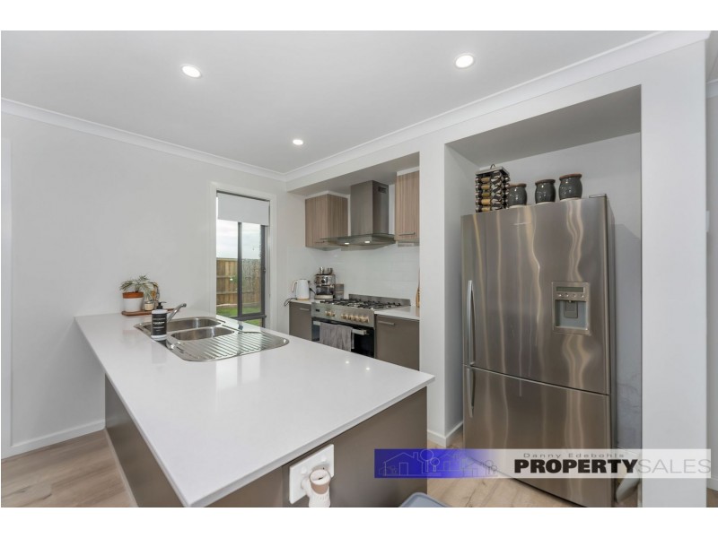 1 St Helena Way, Moe VIC 3825