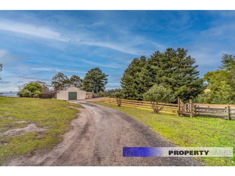 395 McDonalds Track, Hernes Oak VIC 3825