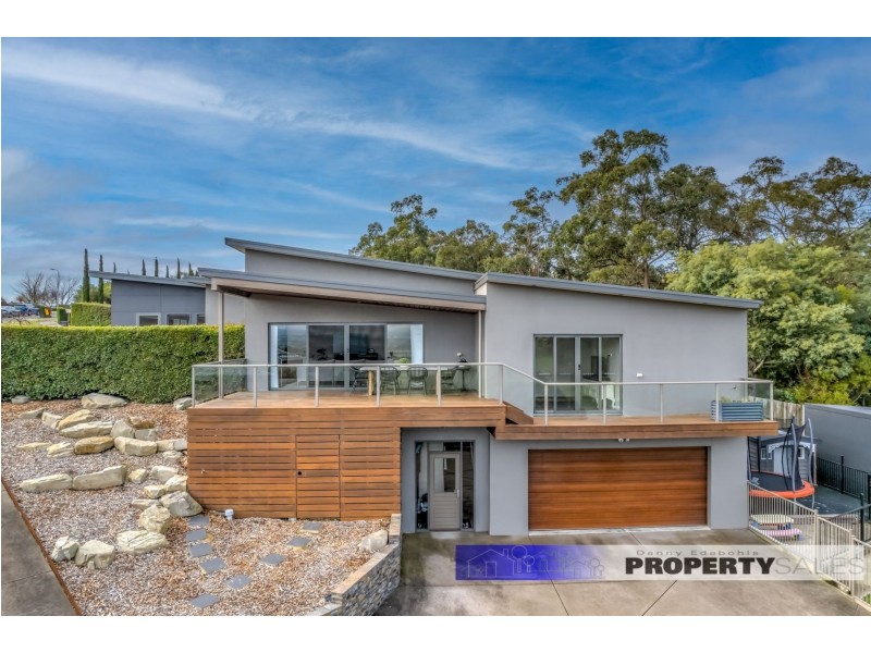 33 Comans Way, Moe VIC 3825