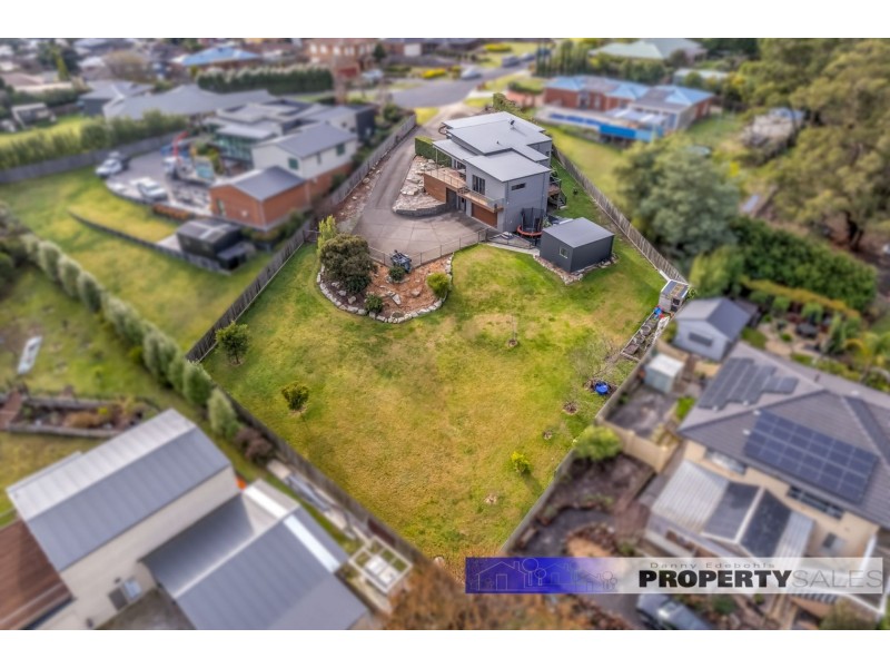 33 Comans Way, Moe VIC 3825