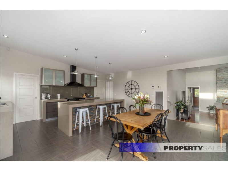 33 Comans Way, Moe VIC 3825