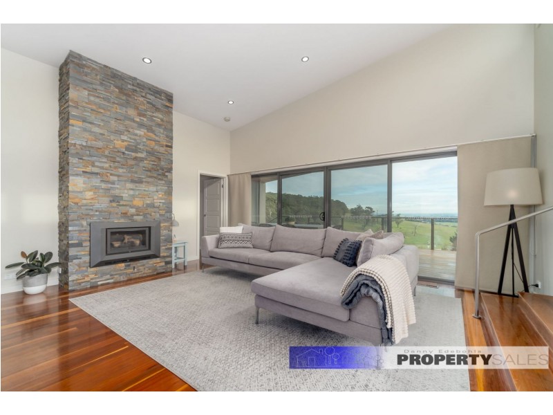 33 Comans Way, Moe VIC 3825