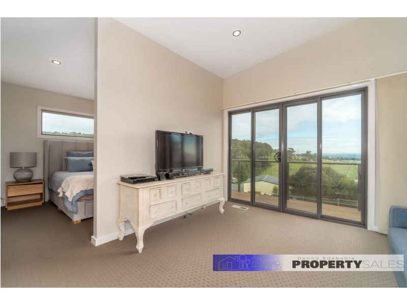 33 Comans Way, Moe VIC 3825