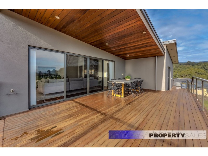 33 Comans Way, Moe VIC 3825