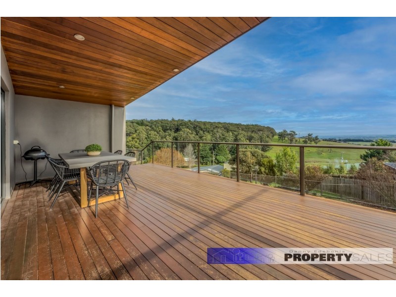 33 Comans Way, Moe VIC 3825