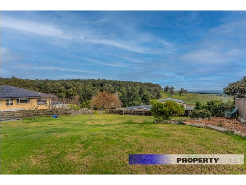 33 Comans Way, Moe VIC 3825