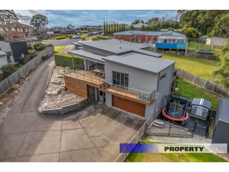 33 Comans Way, Moe VIC 3825