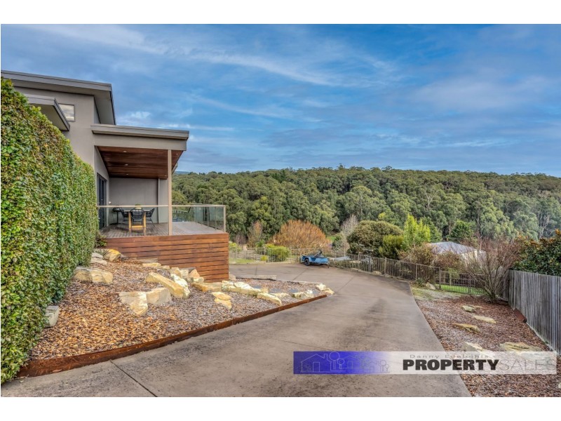 33 Comans Way, Moe VIC 3825