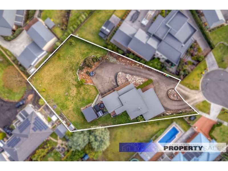 33 Comans Way, Moe VIC 3825