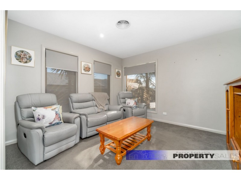 2/154 Narracan Drive, Newborough VIC 3825