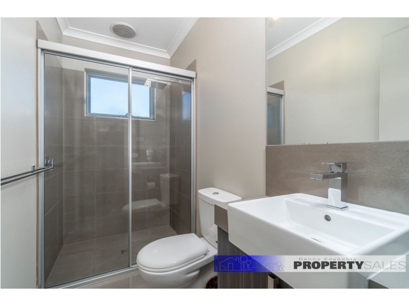 002/154 Narracan Drive, Newborough VIC 3825