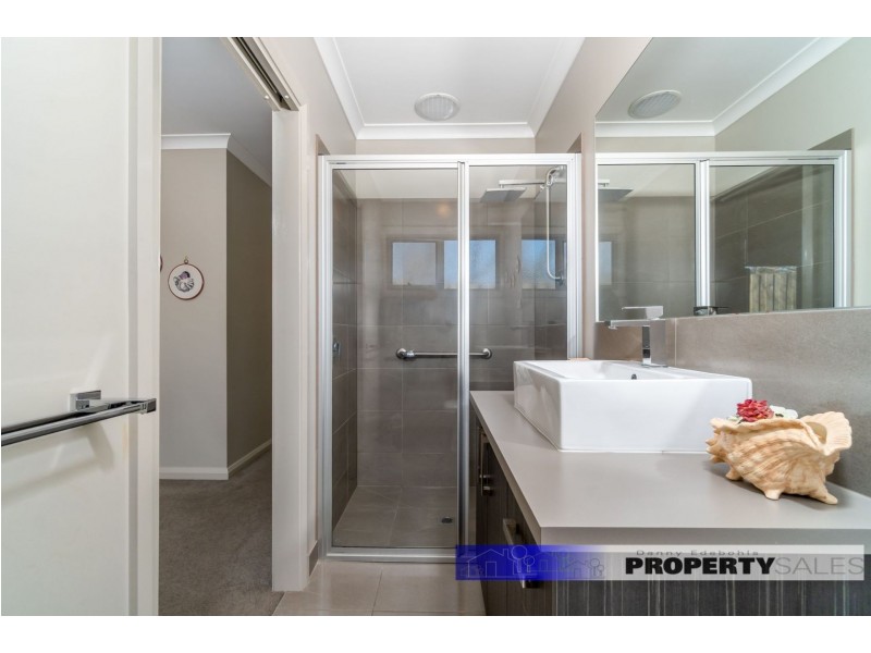 002/154 Narracan Drive, Newborough VIC 3825