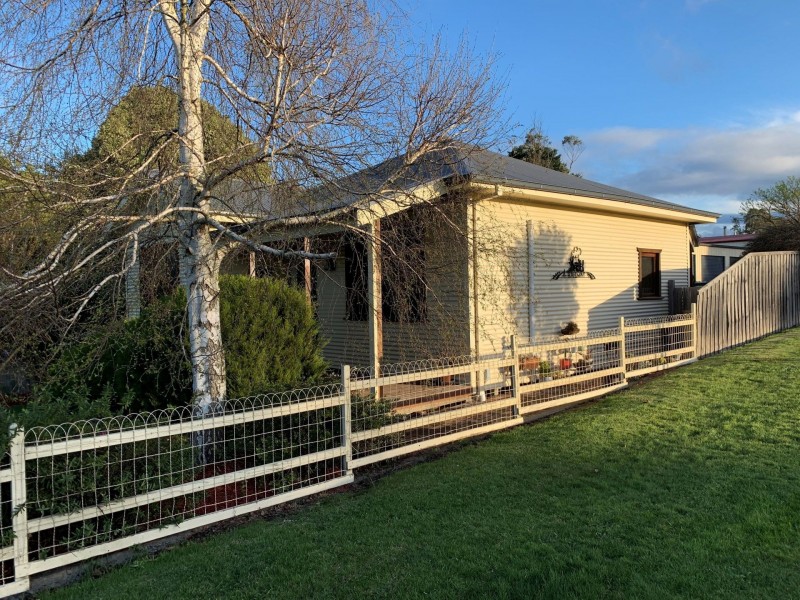 4 Railway Crescent, Moe VIC 3825