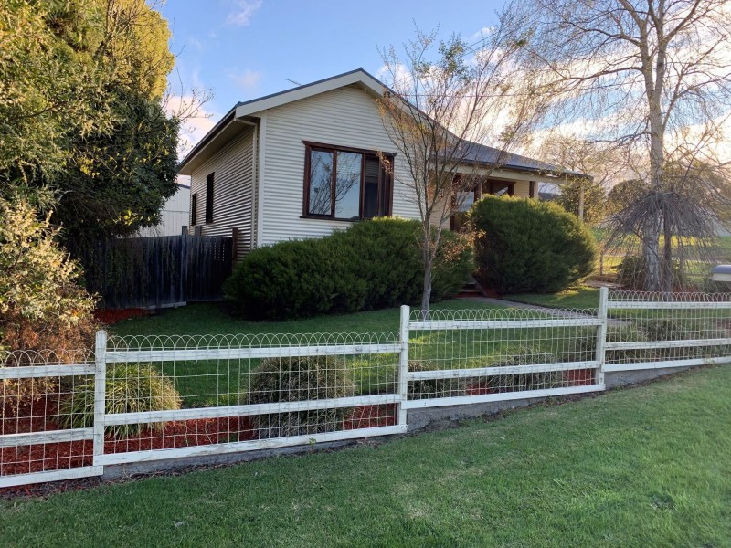 4 Railway Crescent, Moe VIC 3825