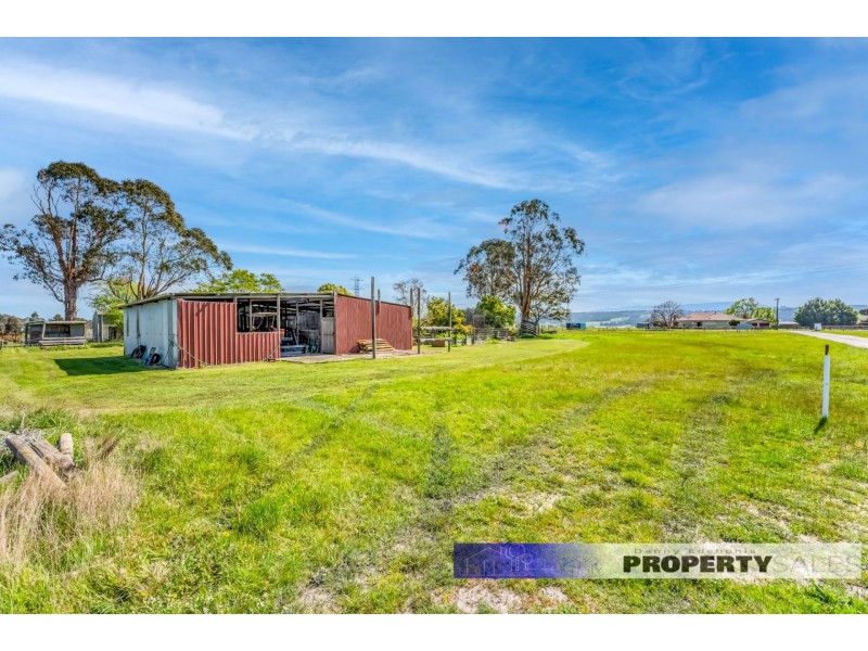 25 Thompsons Road, Newborough VIC 3825