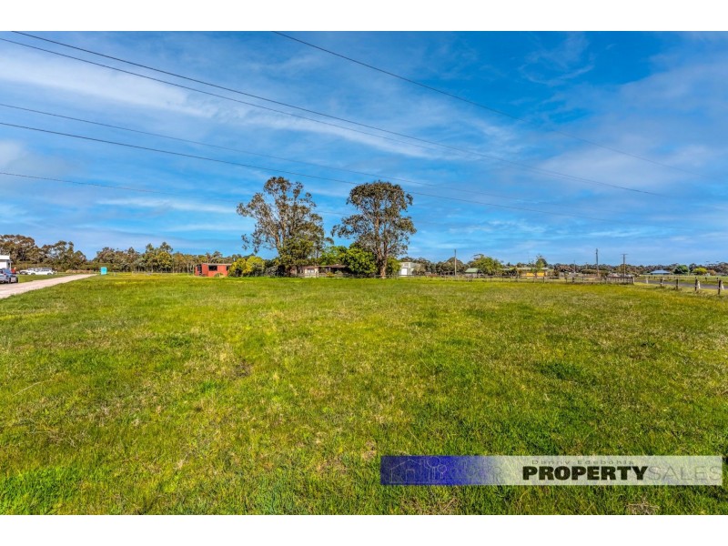 25 Thompsons Road, Newborough VIC 3825