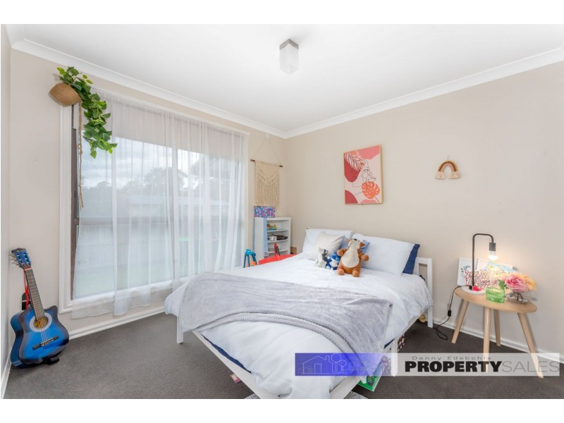 24 Eastern Avenue, Newborough VIC 3825