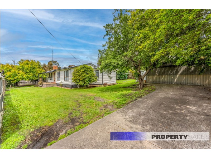 24 Eastern Avenue, Newborough VIC 3825